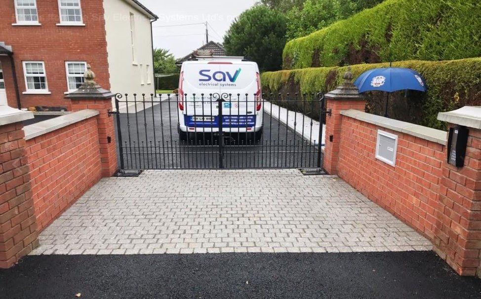 Twin leaf automated gate system and GSM intercom installation