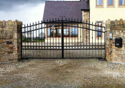 Twin leaf automated gate and intercom system installation