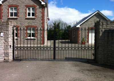 Twin leaf automated gate and intercom system installation