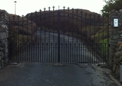 Twin leaf automated gate and intercom system installation