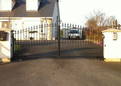 Twin leaf automated gate and intercom system installation