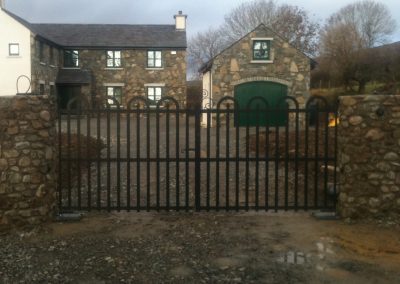 Twin leaf automated gate and intercom system installation
